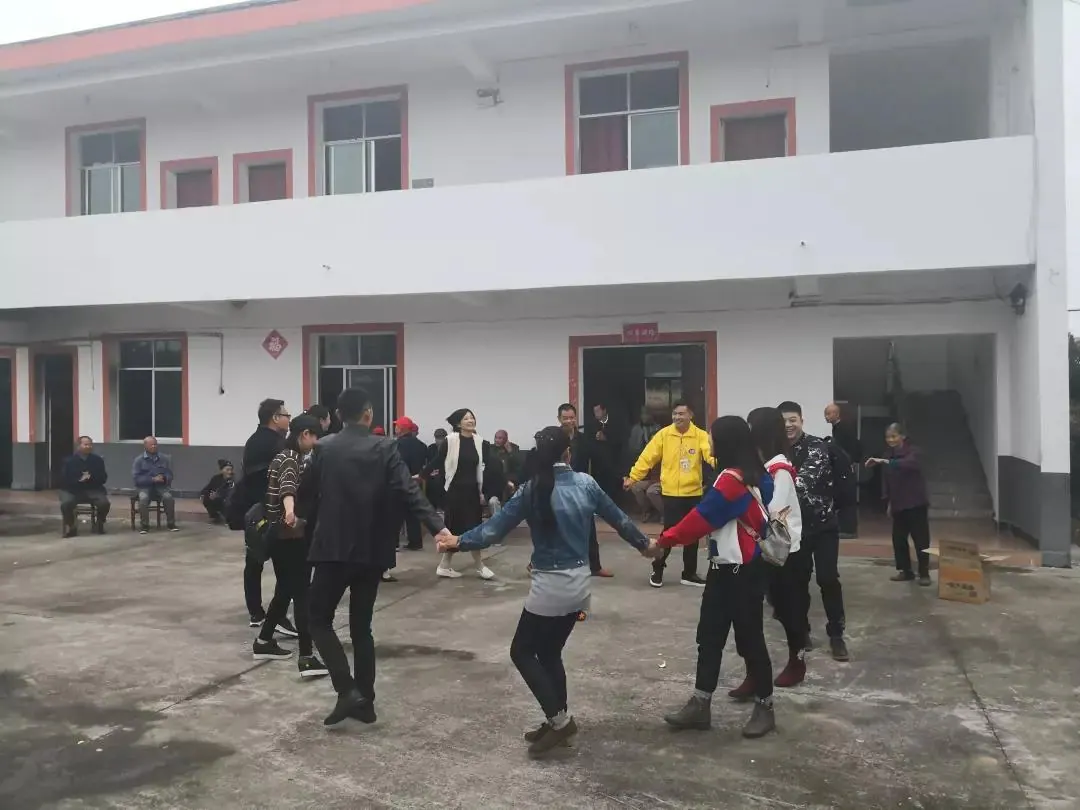敬老院院内集体活动